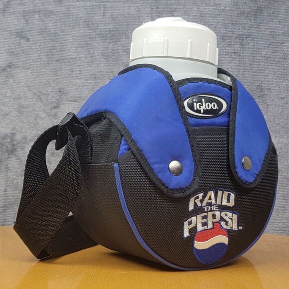 Vintage 90s Igloo 48oz Water Canteen with Raid the Pepsi Cover & Carry Strap - Picture 4 of 15